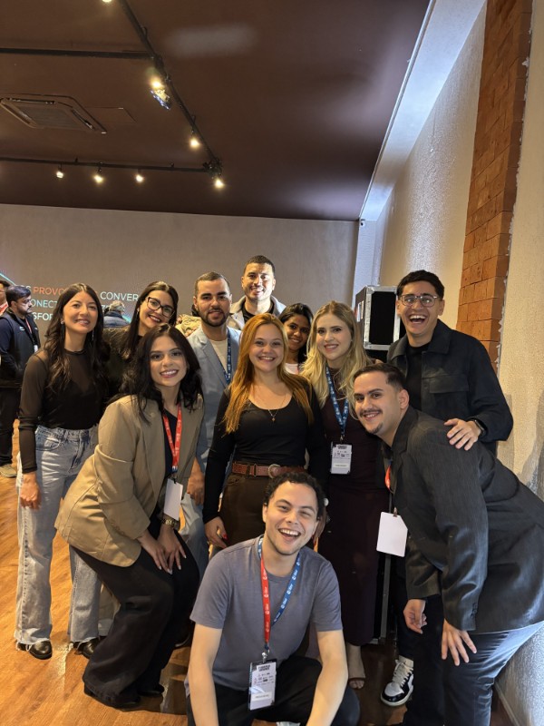 Grupo de participantes no Encontro Contra Ponto