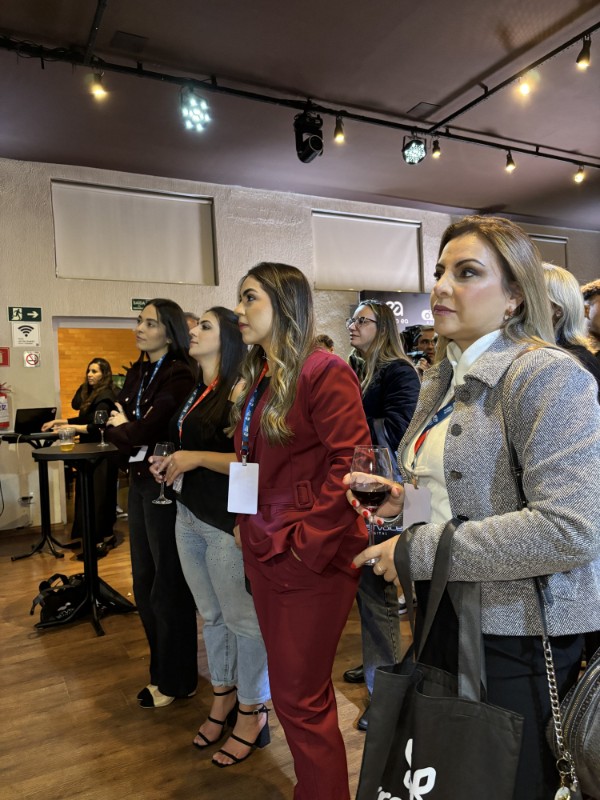 Participantes acompanhando uma atividade do Encontro Contra Ponto